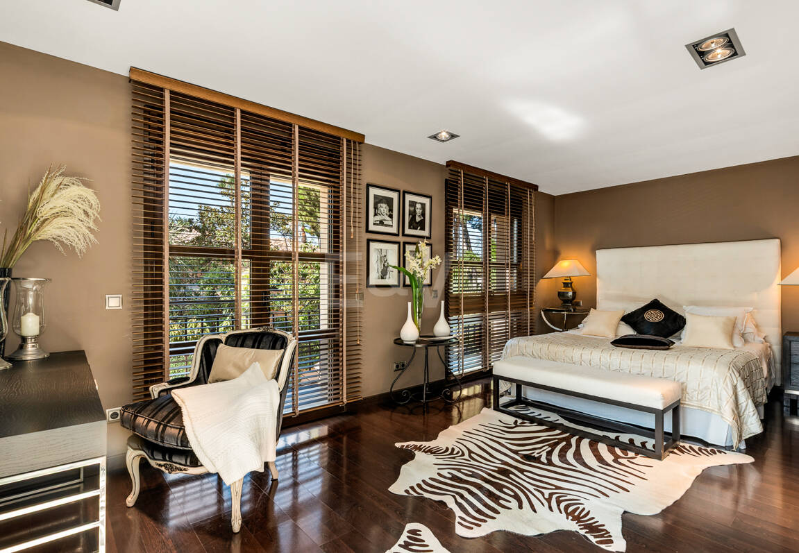 Beachside Elegant Traditional villa in Los Monteros