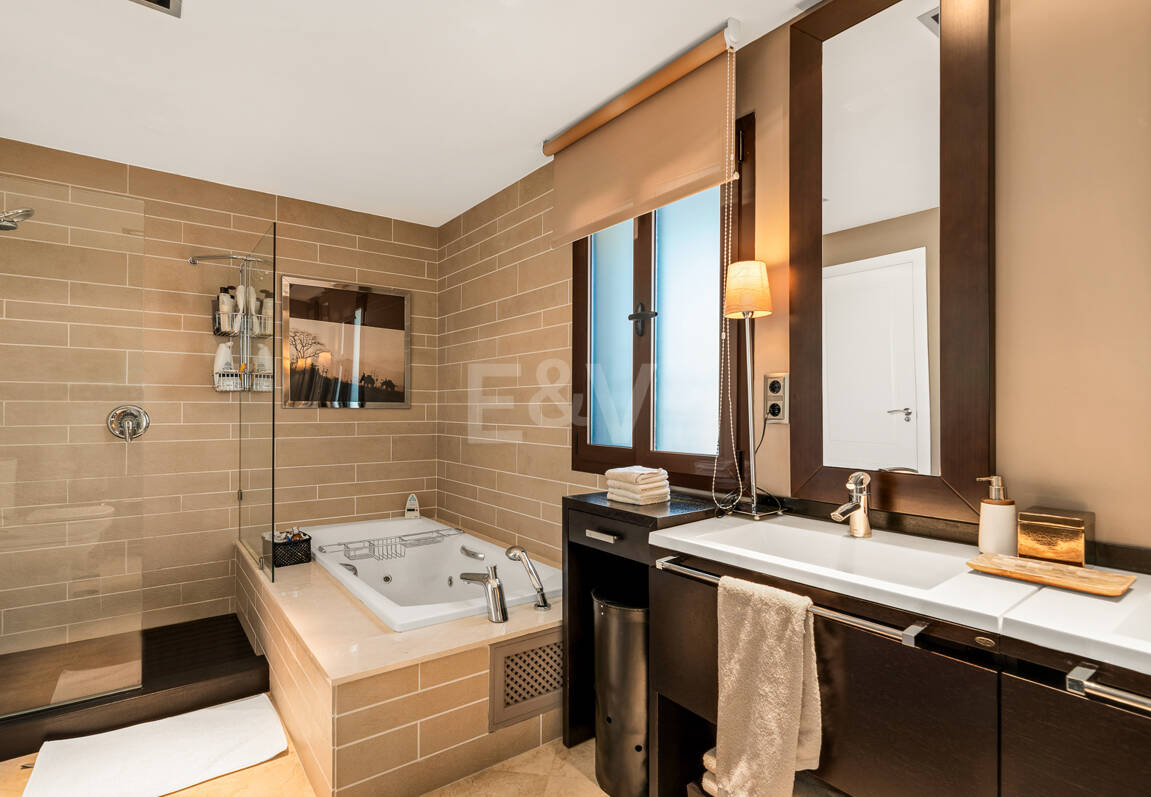 Beachside Elegant Traditional villa in Los Monteros