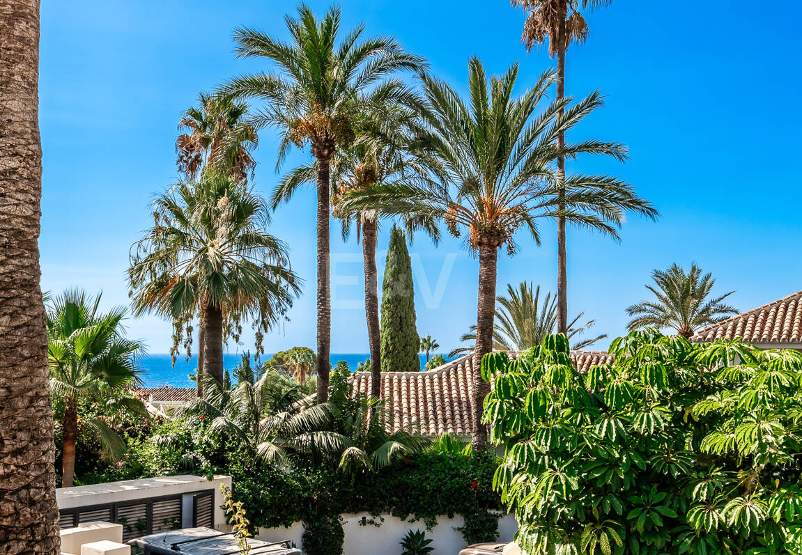 Beachside Elegant Traditional villa in Los Monteros