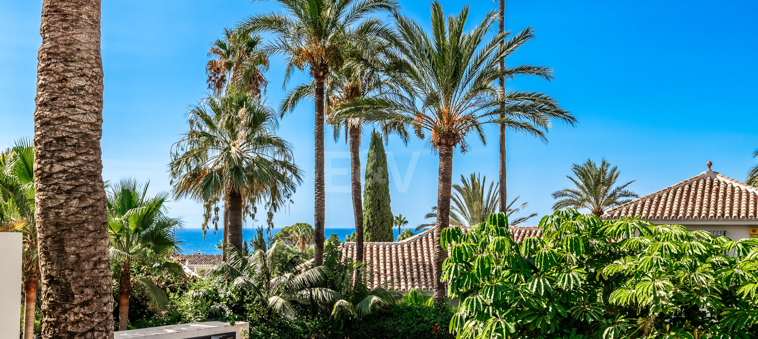 Beachside Elegant Traditional villa in Los Monteros