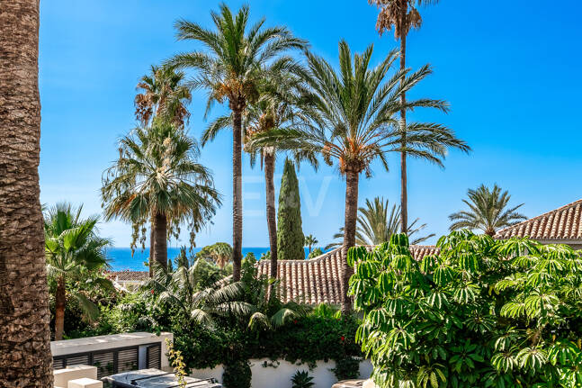 Beachside Elegant Traditional villa in Los Monteros