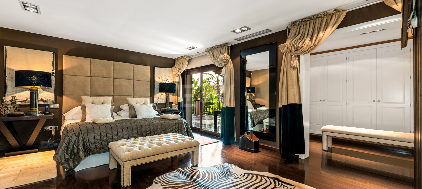 Beachside Elegant Traditional villa in Los Monteros