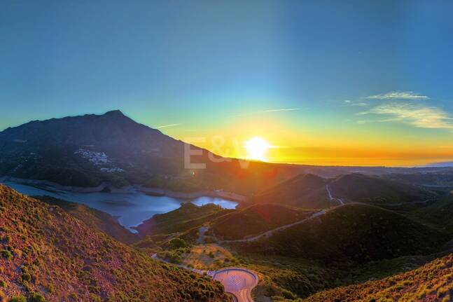 Exquisites Duplex Penthouse mit privatem Solarium & Pool