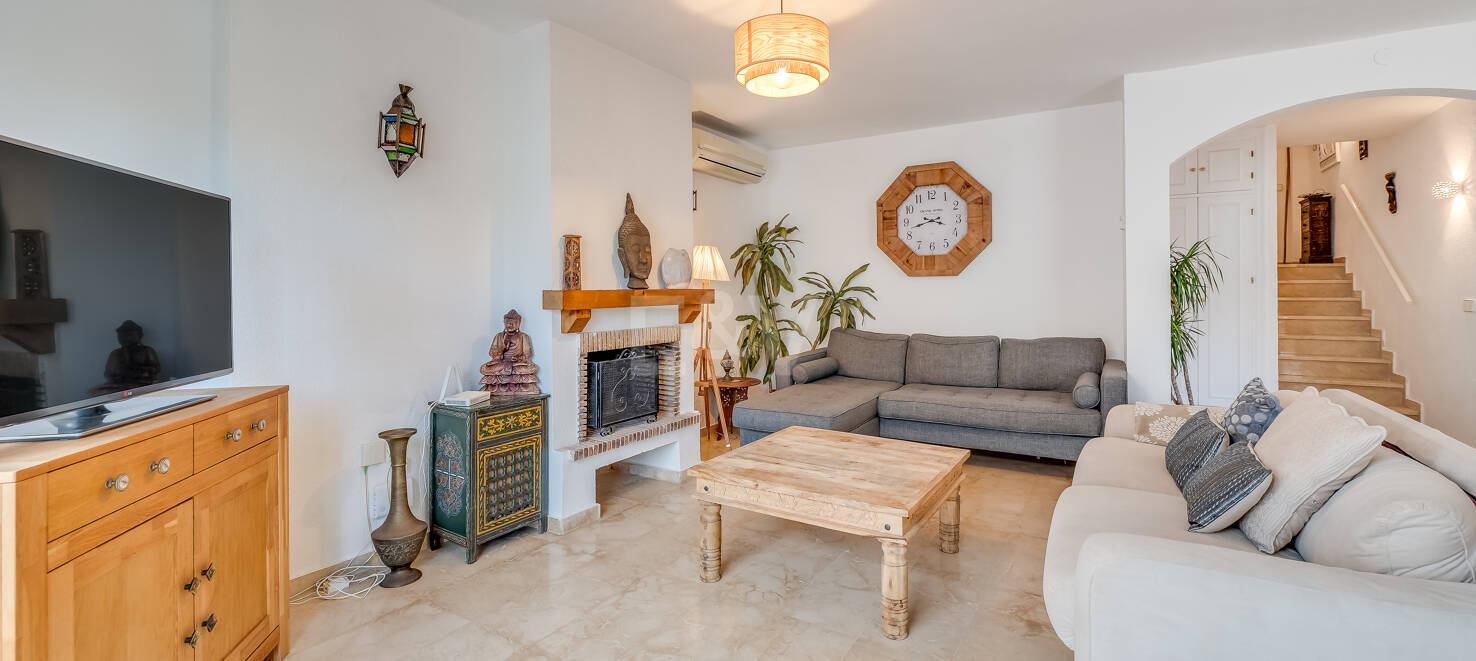 Townhouse Close to the Beach in Costabella