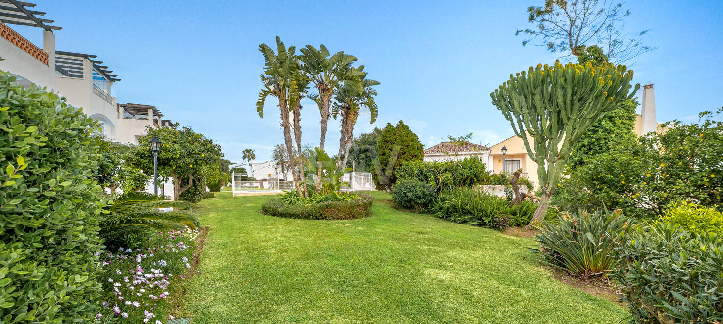 Townhouse Close to the Beach in Costabella