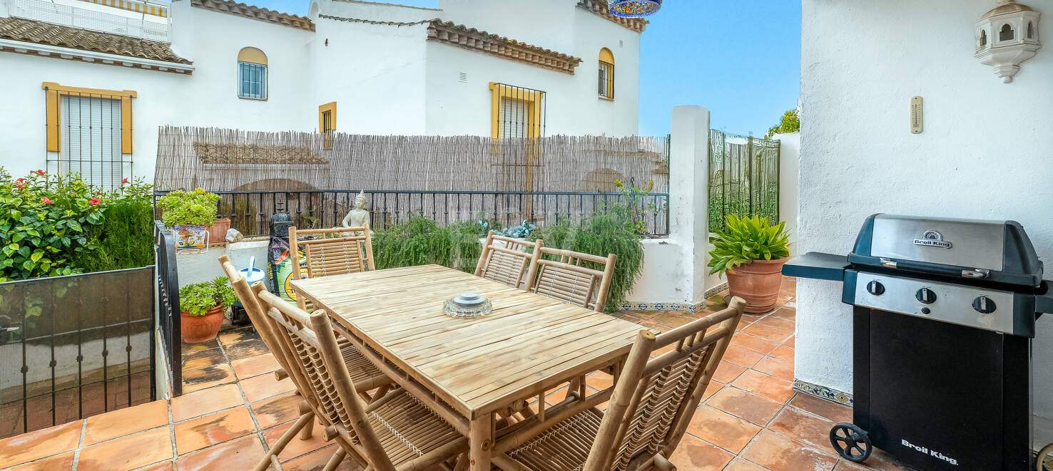 Townhouse Close to the Beach in Costabella
