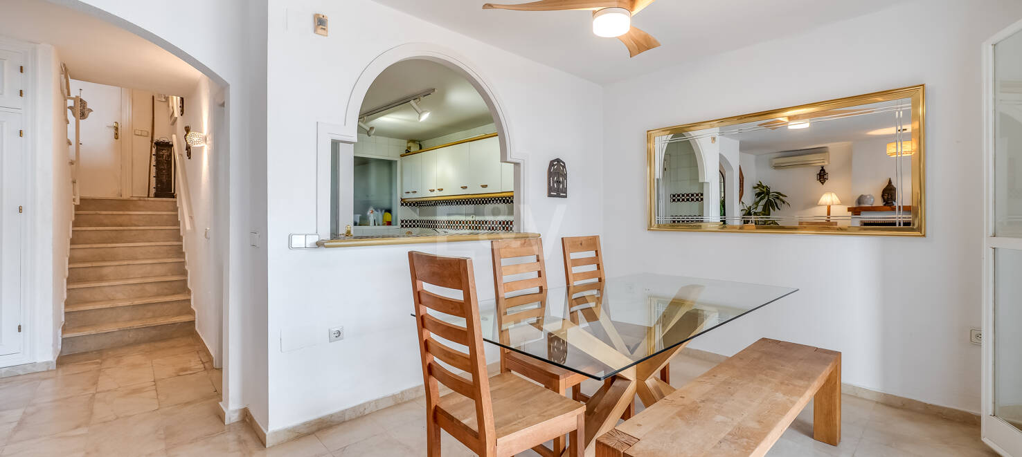 Townhouse Close to the Beach in Costabella