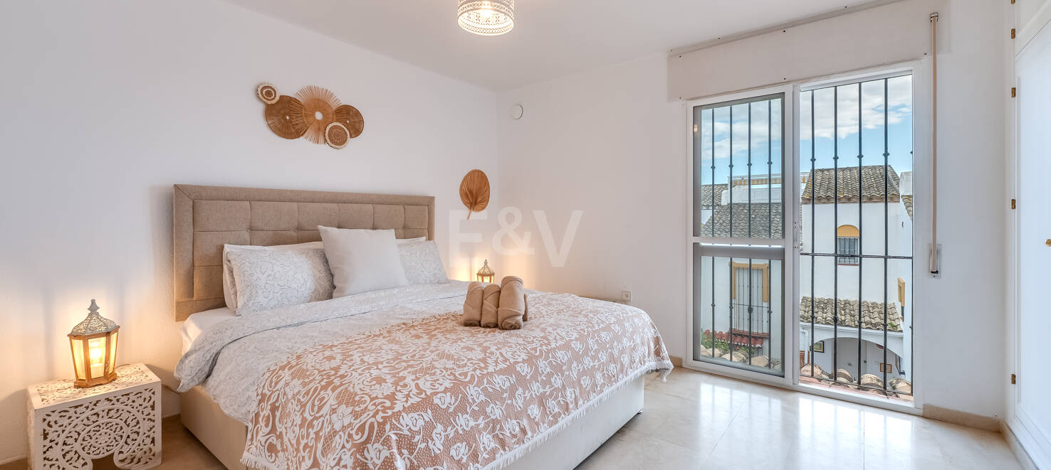 Townhouse Close to the Beach in Costabella