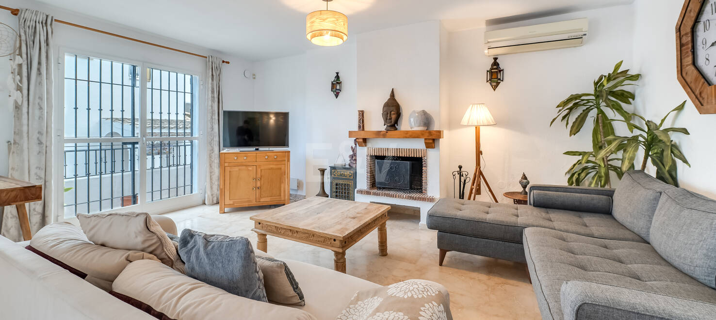 Townhouse Close to the Beach in Costabella