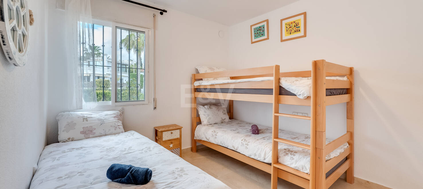 Townhouse Close to the Beach in Costabella