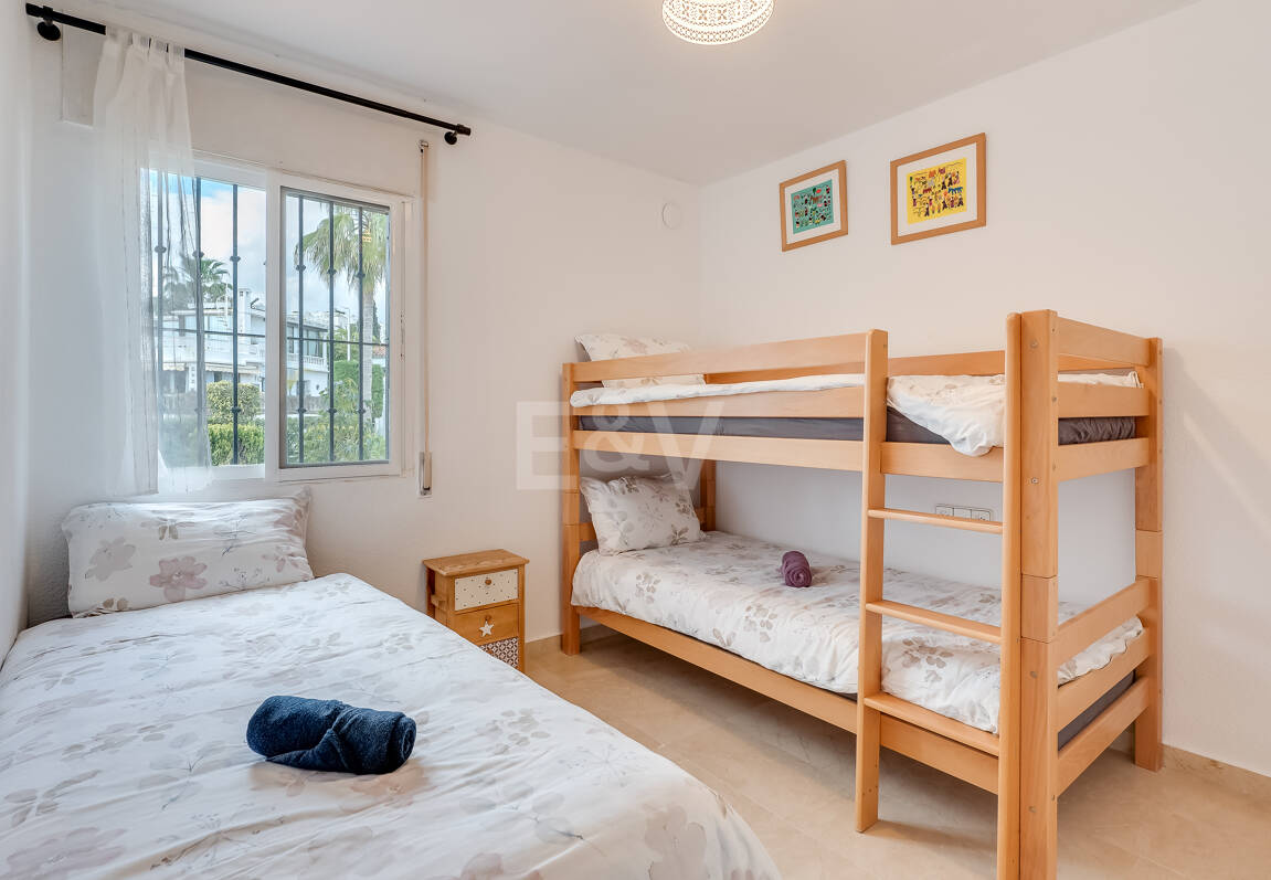 Townhouse nära stranden i Costabella