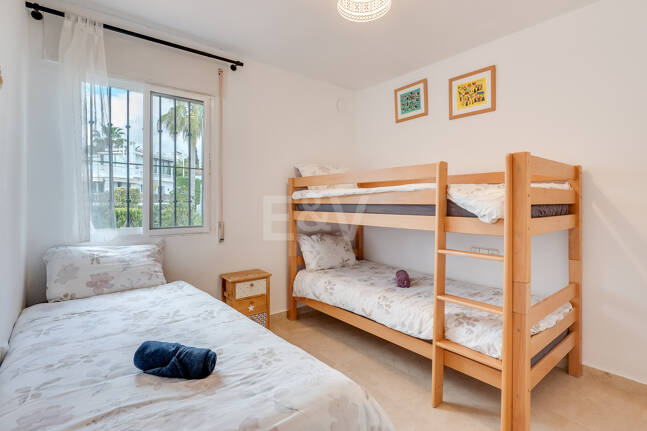 Townhouse nära stranden i Costabella