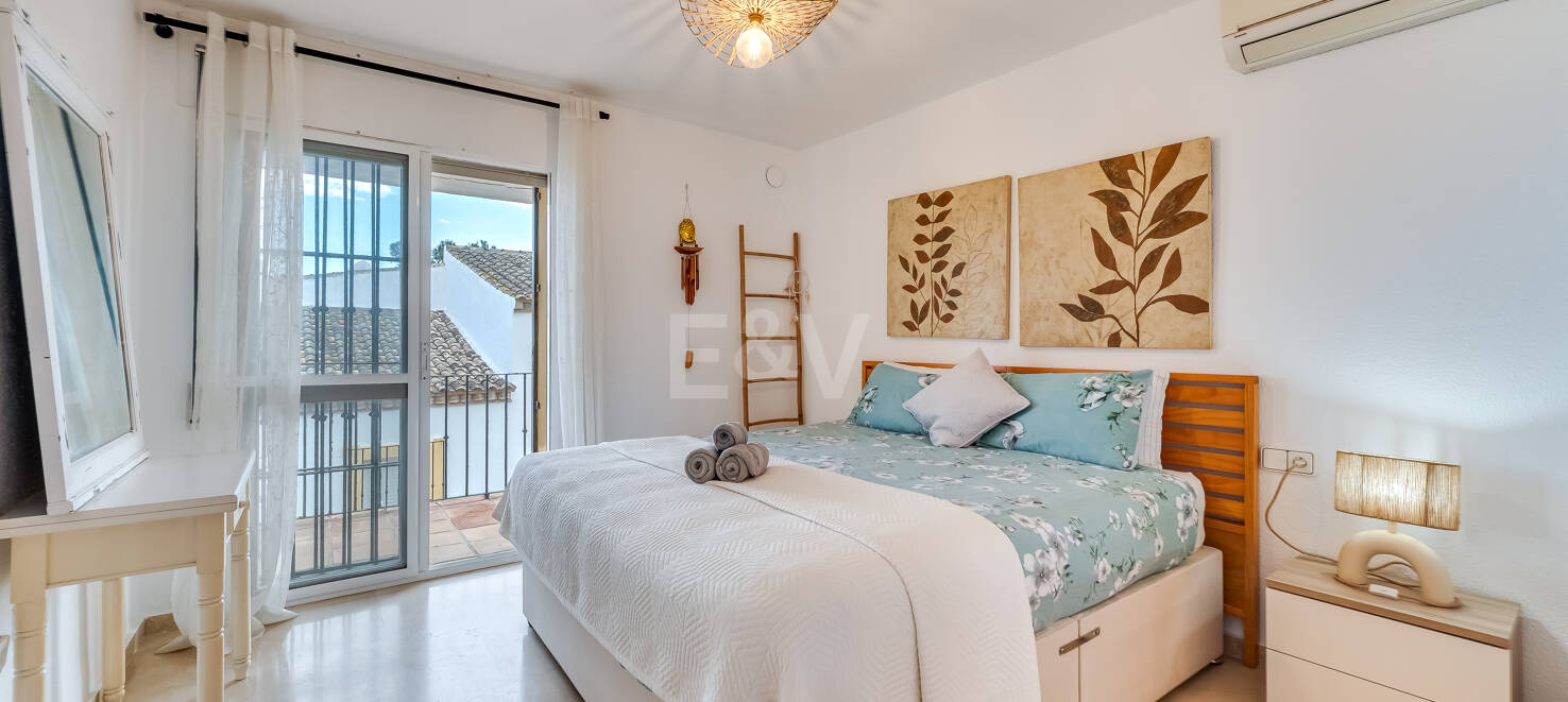 Townhouse Close to the Beach in Costabella