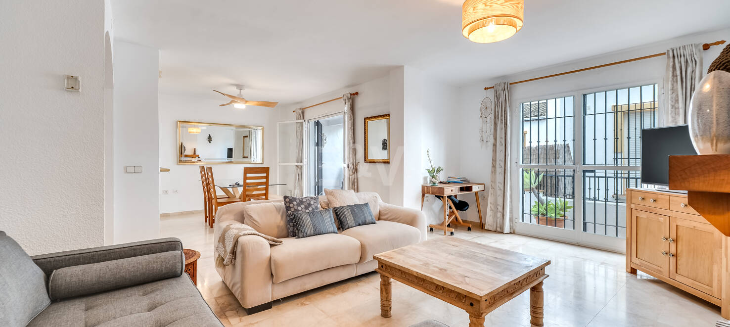 Townhouse Close to the Beach in Costabella