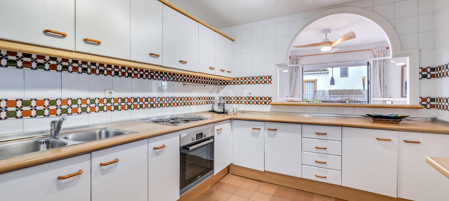 Townhouse Close to the Beach in Costabella