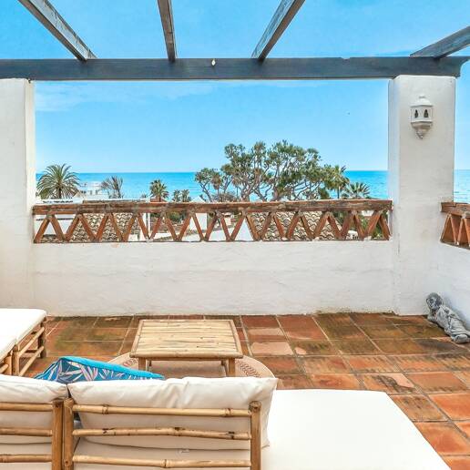 Townhouse Close to the Beach in Costabella