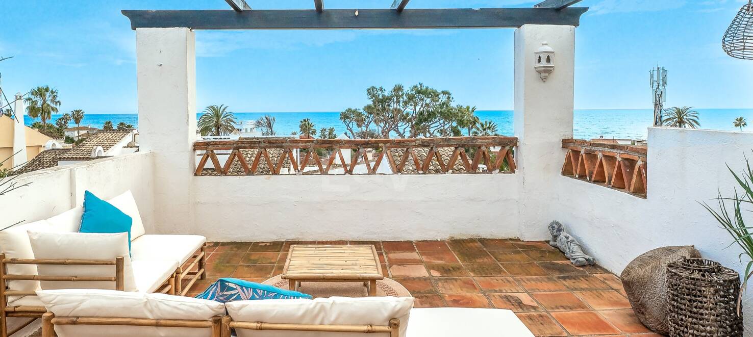 Townhouse Close to the Beach in Costabella