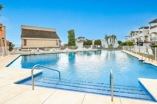 Townhouse nära stranden i Costabella