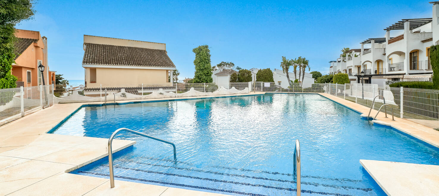 Townhouse Close to the Beach in Costabella