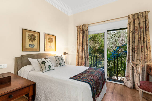 Elegant Villa Next to the Exclusive Puente Romano Resort