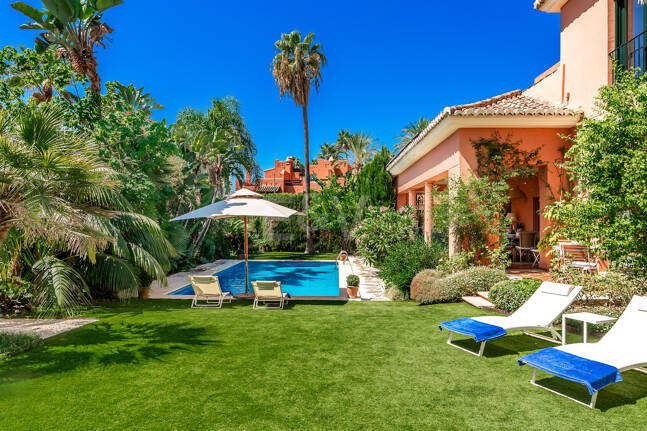 Elegant Villa Next to the Exclusive Puente Romano Resort