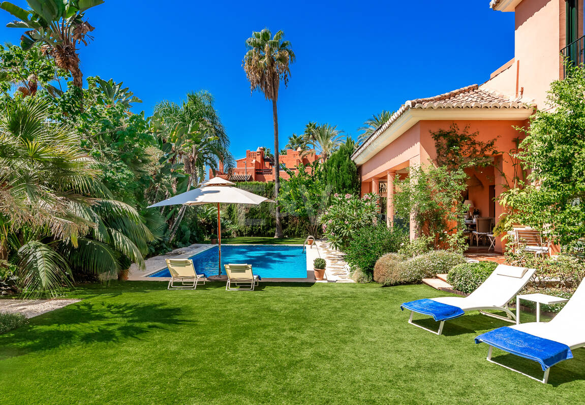 Elegant Villa Next to the Exclusive Puente Romano Resort