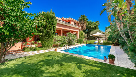 Klassische Villa mit Charakter in Altos de Puente Romano