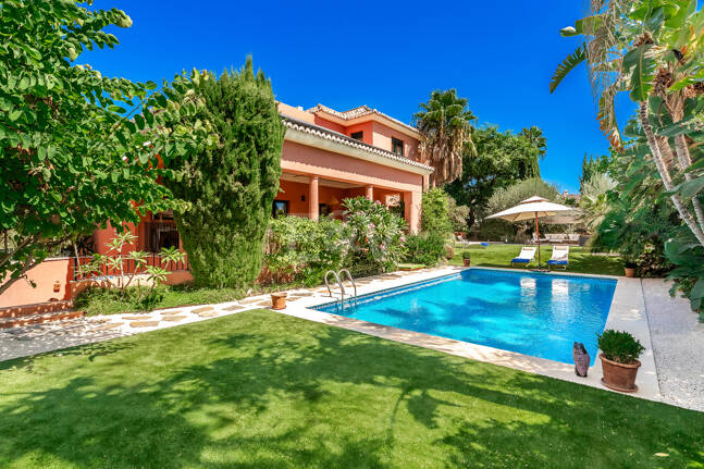 Elegant Villa Next to the Exclusive Puente Romano Resort