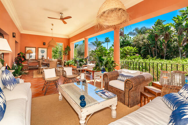 Elegant Villa Next to the Exclusive Puente Romano Resort