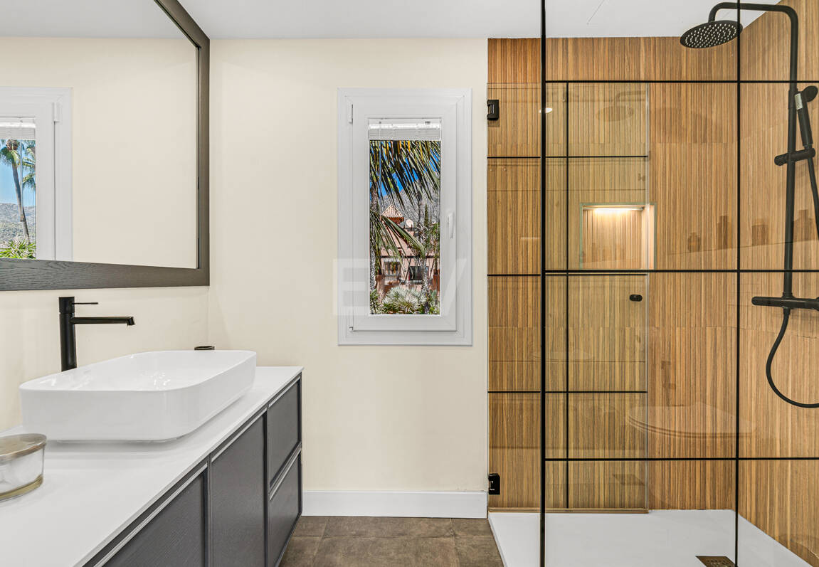 Elegant Villa Next to the Exclusive Puente Romano Resort