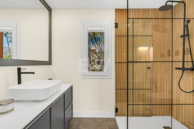 Elegant Villa Next to the Exclusive Puente Romano Resort