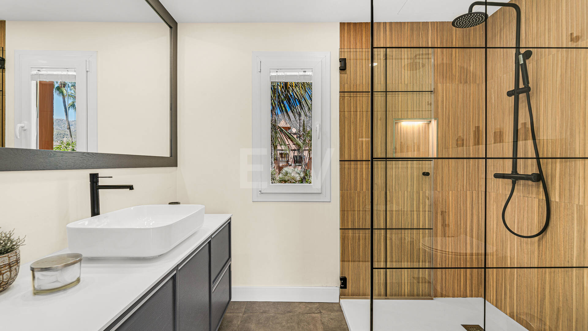 Elegant Villa Next to the Exclusive Puente Romano Resort