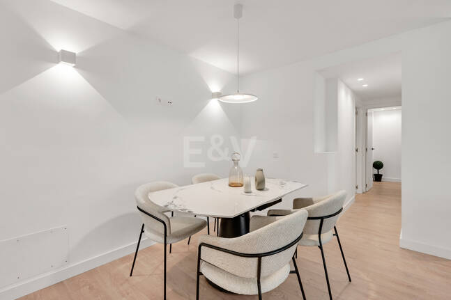 Modern Apartment with Private Balcony in Marbella’s Vibrant Centre