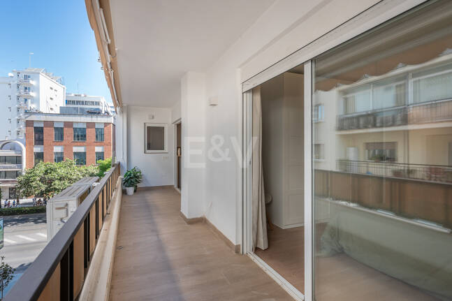 Modern Apartment with Private Balcony in Marbella’s Vibrant Centre