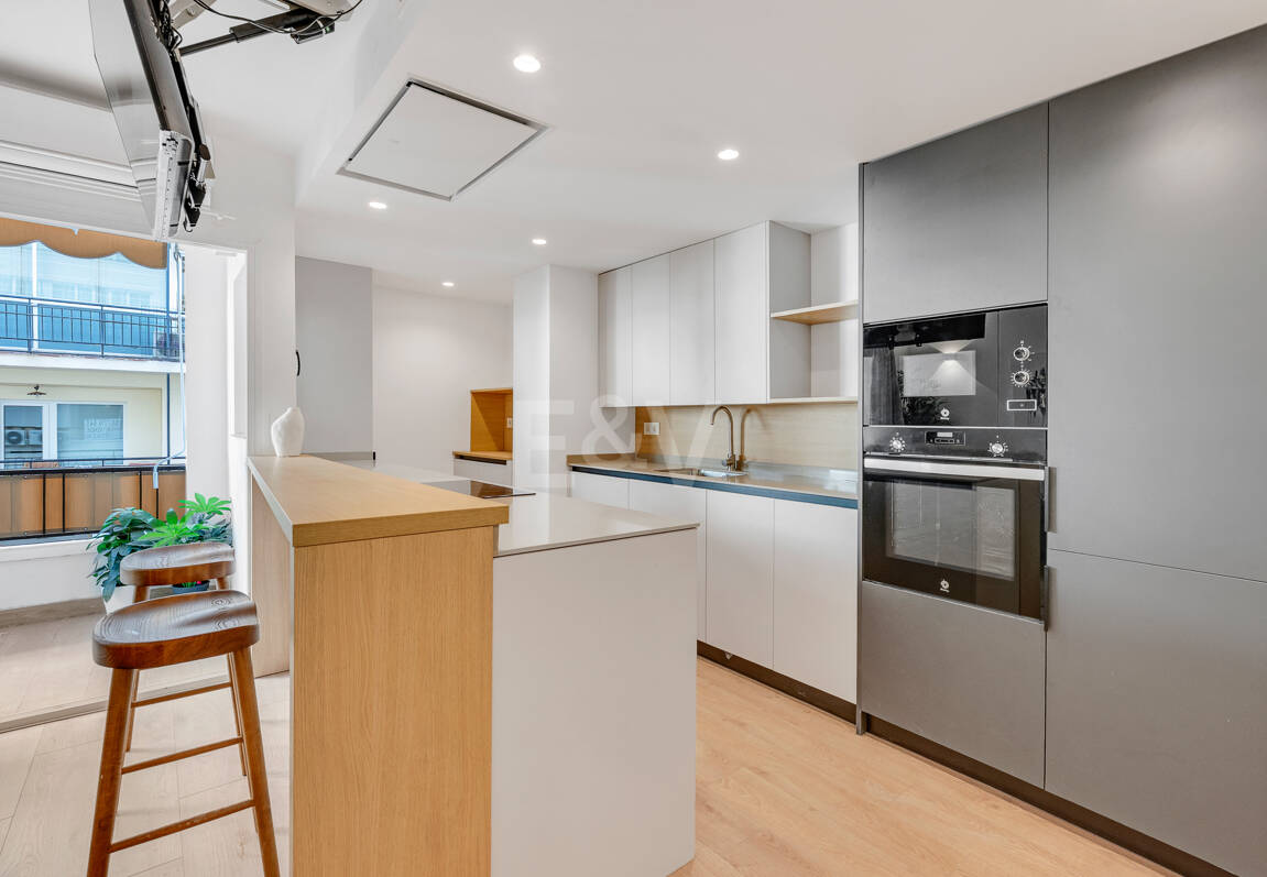 Modern Apartment with Private Balcony in Marbella’s Vibrant Centre