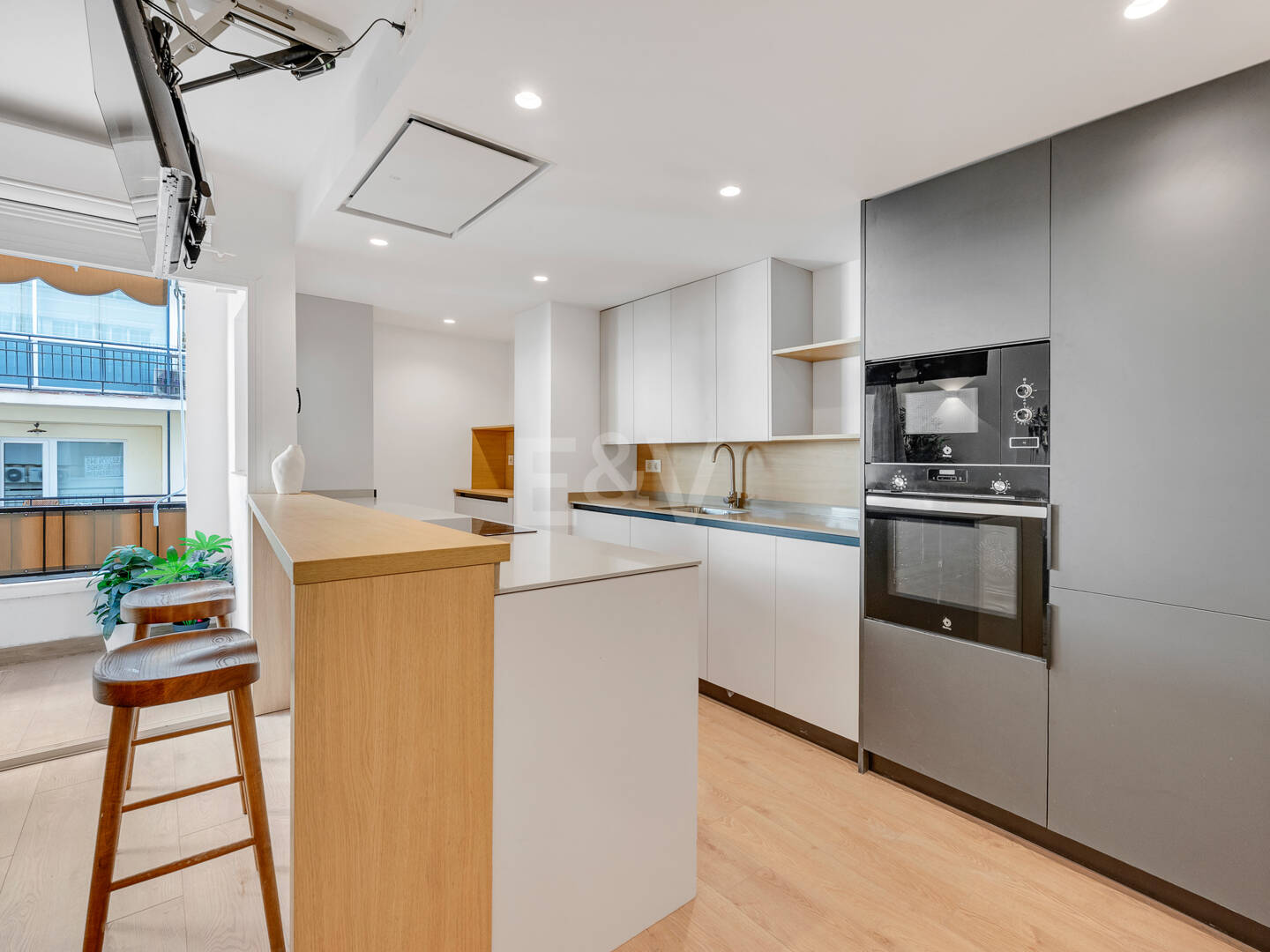 Modern Apartment with Private Balcony in Marbella’s Vibrant Centre