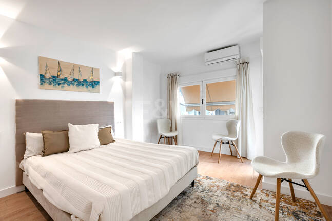 Modern Apartment with Private Balcony in Marbella’s Vibrant Centre