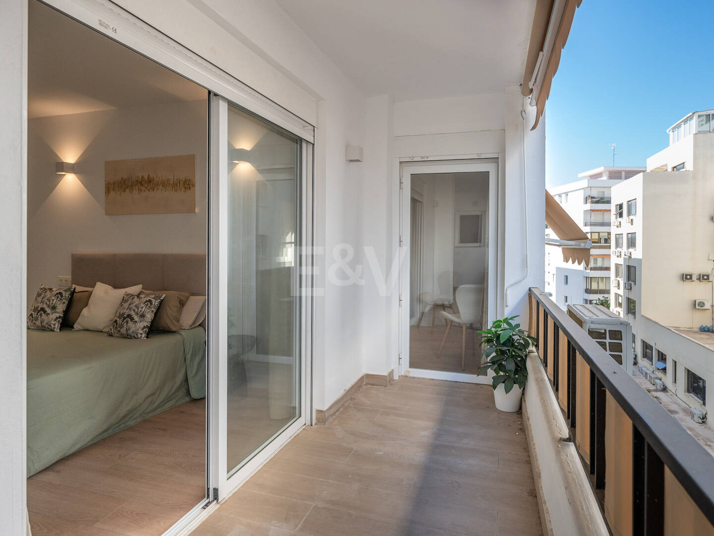 Modern Apartment with Private Balcony in Marbella’s Vibrant Centre