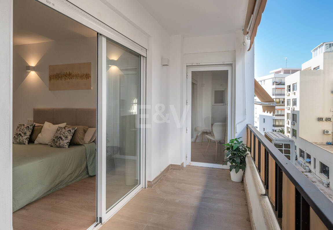 Modern Apartment with Private Balcony in Marbella’s Vibrant Centre