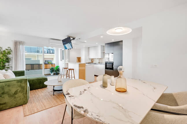 Modern Apartment with Private Balcony in Marbella’s Vibrant Centre