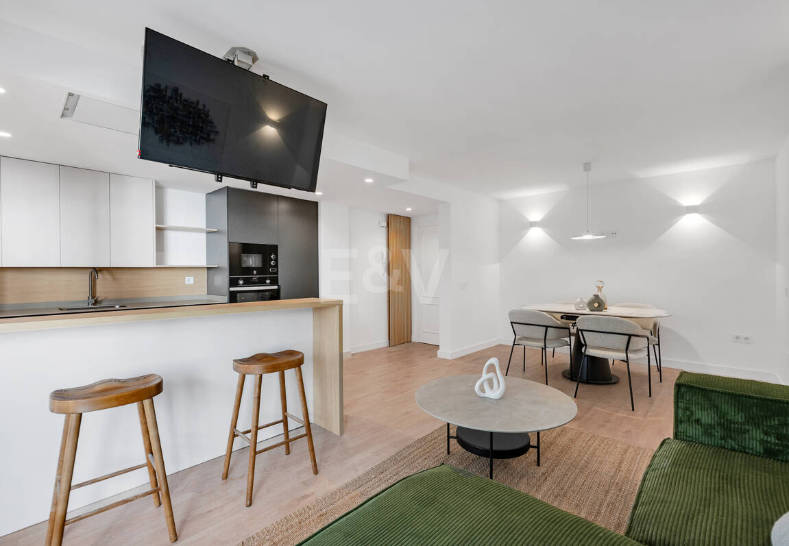 Modern Apartment with Private Balcony in Marbella’s Vibrant Centre