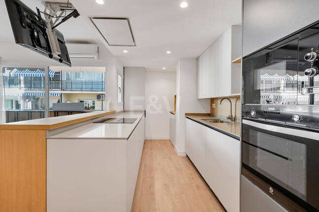 Modern Apartment with Private Balcony in Marbella’s Vibrant Centre