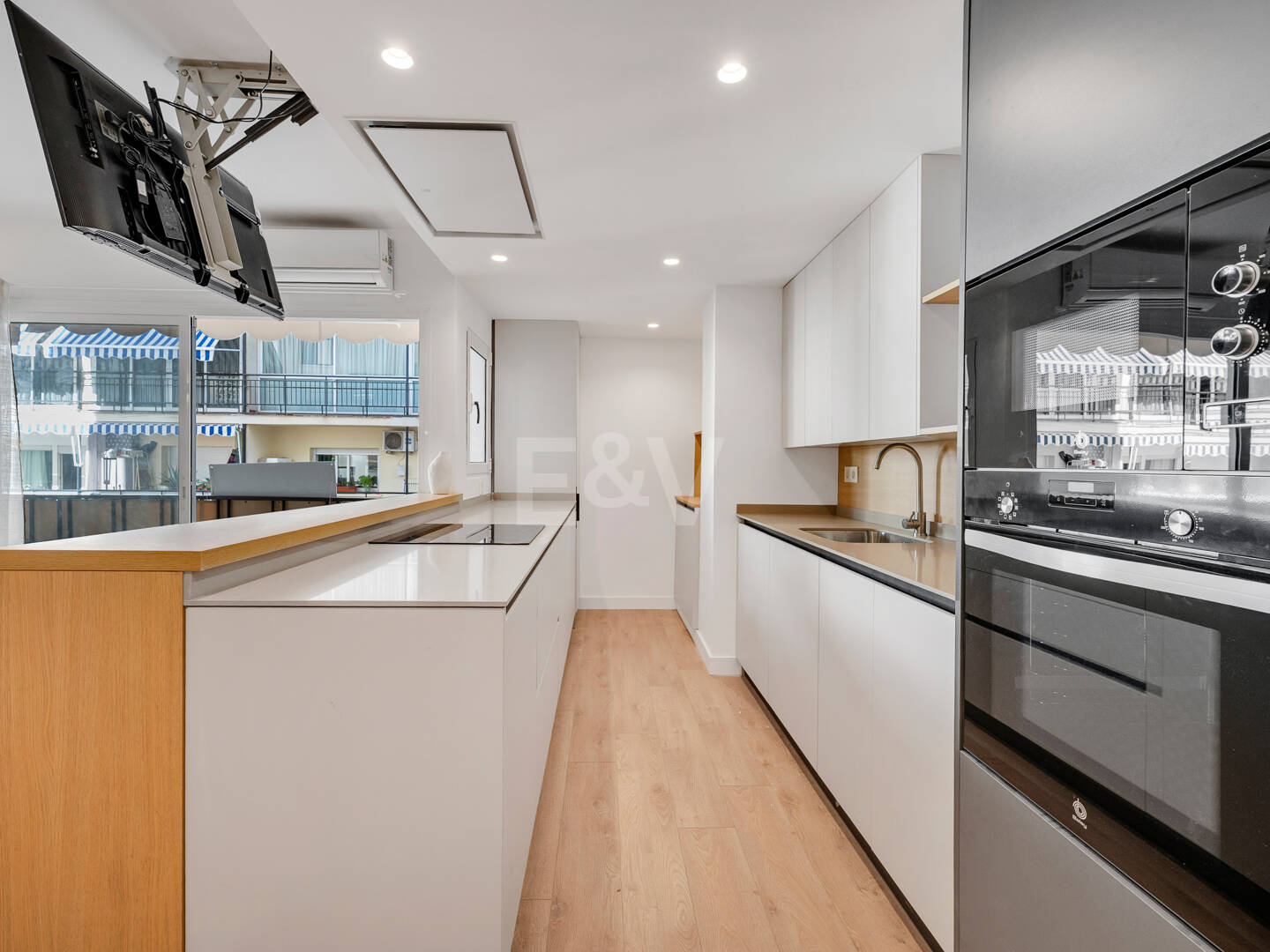 Modern Apartment with Private Balcony in Marbella’s Vibrant Centre