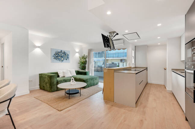 Modern Apartment with Private Balcony in Marbella’s Vibrant Centre