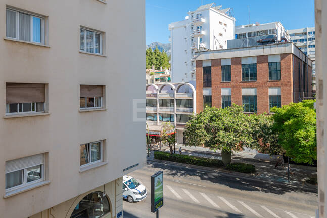 Modern Apartment with Private Balcony in Marbella’s Vibrant Centre