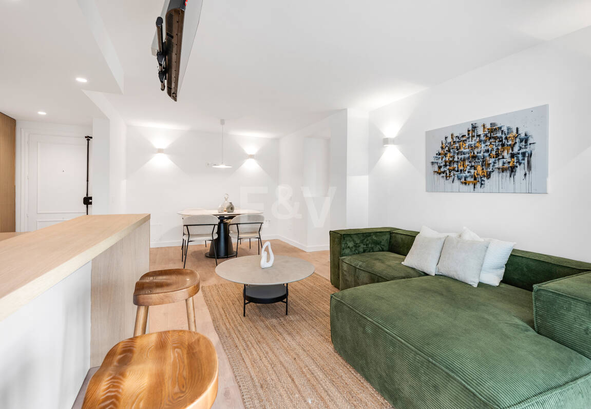 Modern Apartment with Private Balcony in Marbella’s Vibrant Centre