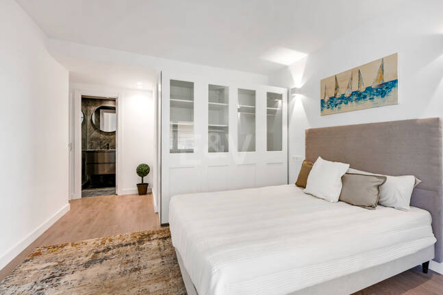 Modern Apartment with Private Balcony in Marbella’s Vibrant Centre