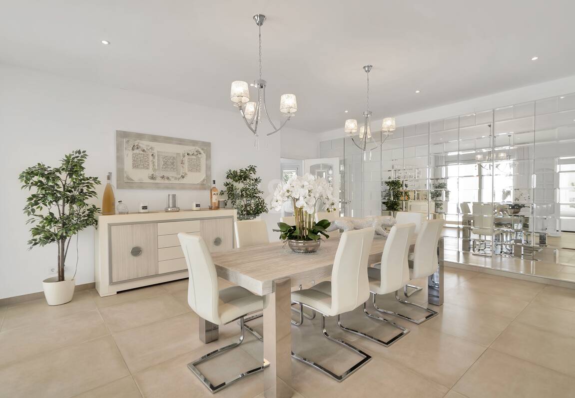 Impresionante villa con vistas al mar