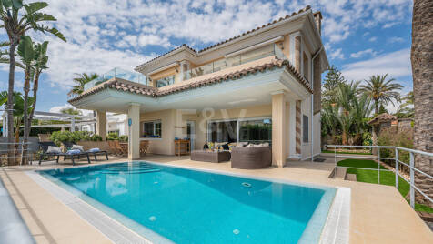 Family House by the Beach