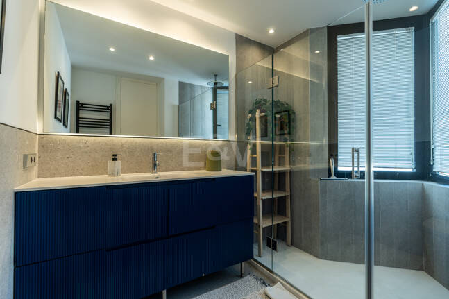 Penthouse with Sea Views Steps From the Beach